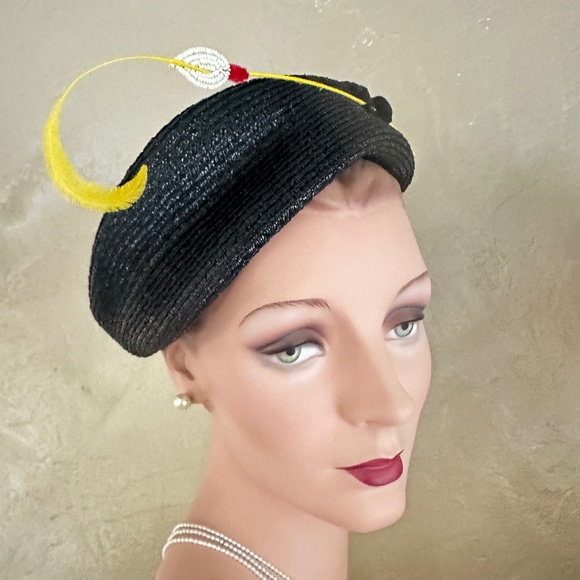 ARRESTING 1940s\' BLACK STRAW HAT WITH YELLOW FEATHER, QUILL & WHITE/RED BEADS main image 6